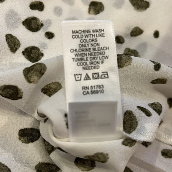 MAURICES White Green Spotted V-Neck Blouse Size XXL - Picture 6 of 8